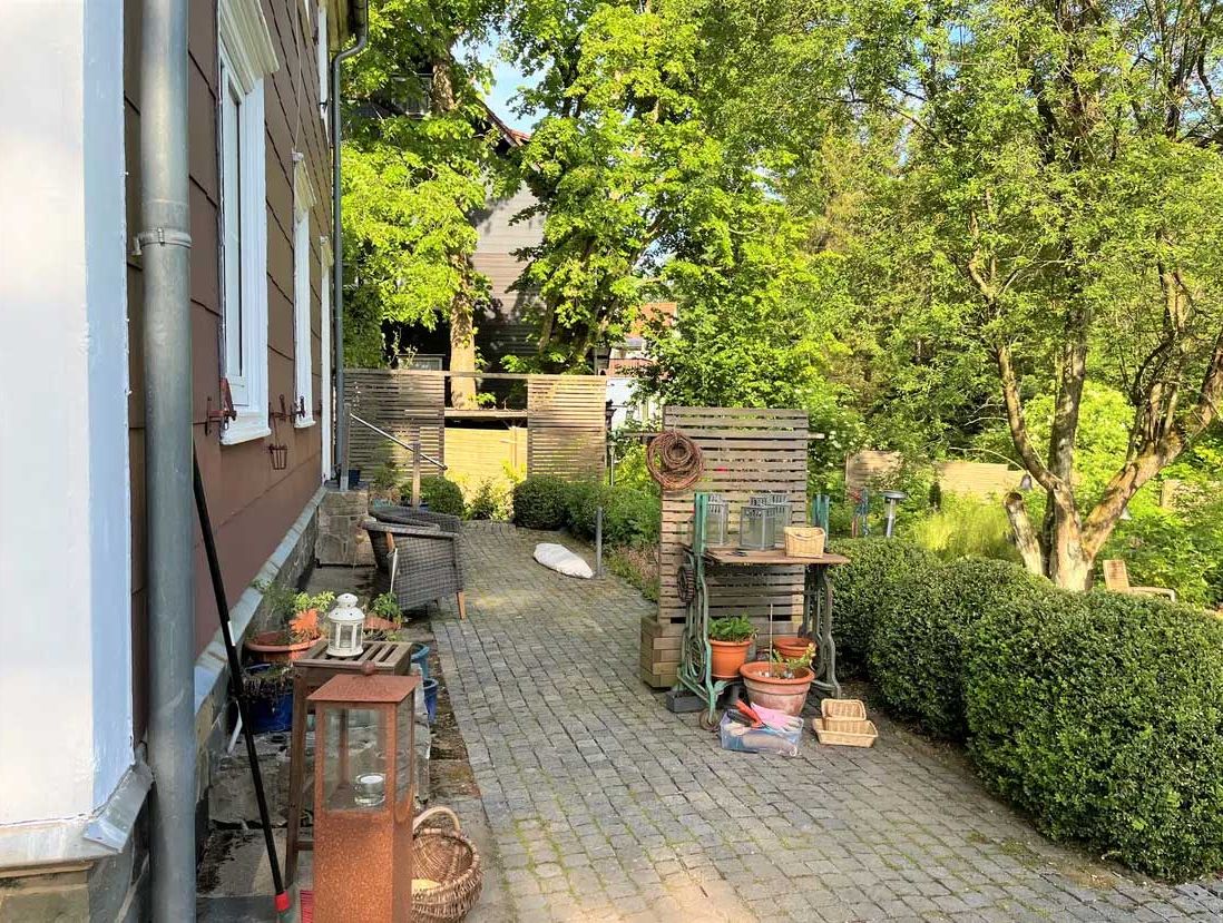 Ankommen & verlieben: Natur pur auf 3.300 m² mit 1a-Direktorenhaus in bester Lage!