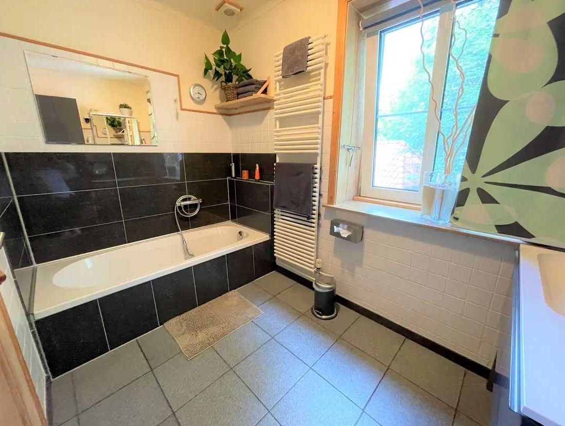 Ankommen & verlieben: Natur pur auf 3.300 m² mit 1a-Direktorenhaus in bester Lage!