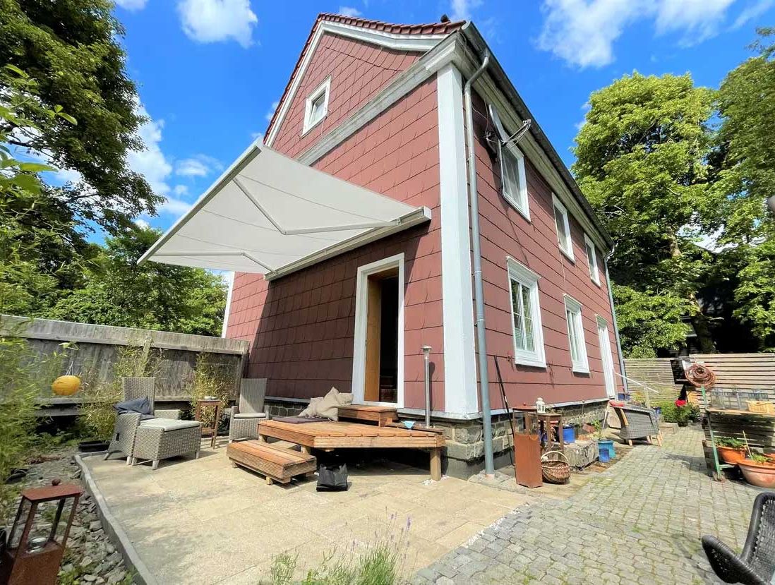 Ankommen & verlieben: Natur pur auf 3.300 m² mit 1a-Direktorenhaus in bester Lage!