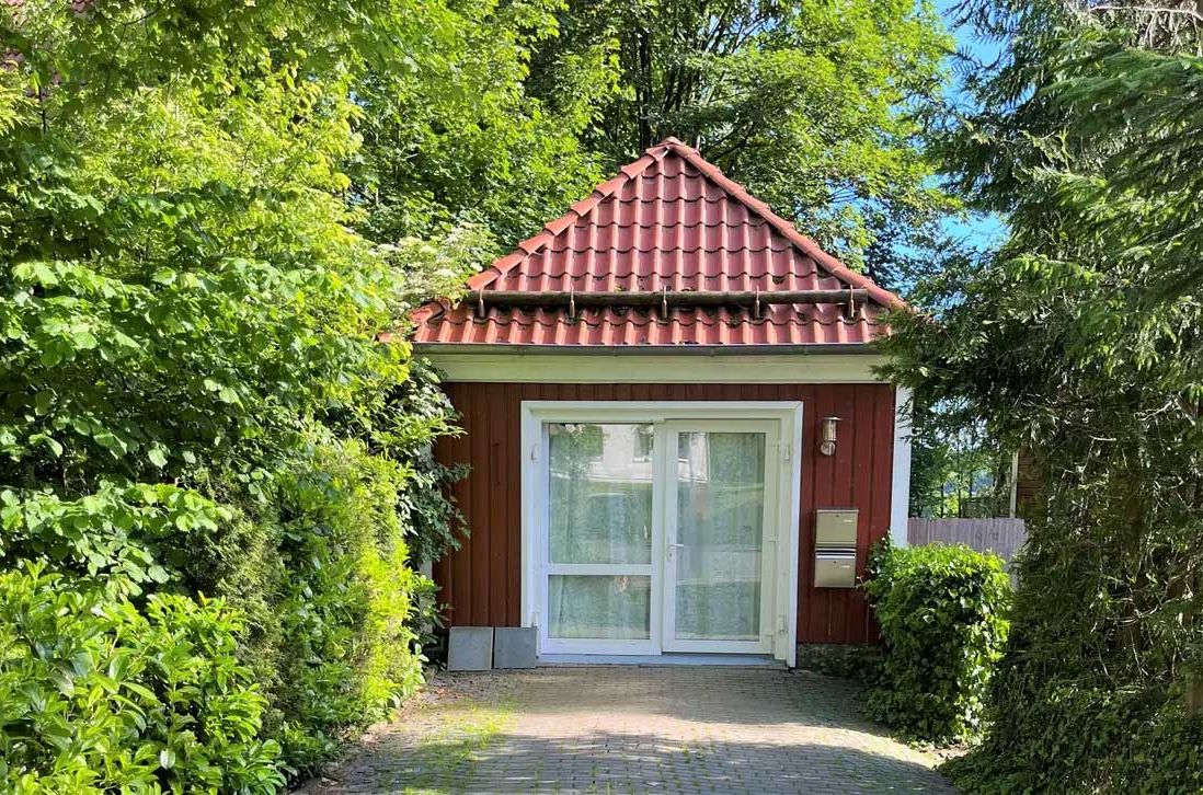 Ankommen & verlieben: Natur pur auf 3.300 m² mit 1a-Direktorenhaus in bester Lage!